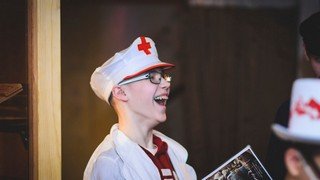 Квест «Психушка» для подростков: Когда ты и твои друзья нашли технический мануал для КошкоДемона и поняли, что он требует котят и мультиков, чтобы захватить мир. Квест «Психушка». Квест для подростка в Майкопе.